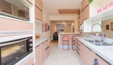 APARTAMENTO NO BAIRRO CAPÃO RASO - Vende lindo apartamento terreo SEMI-MOBILIADO com 124m² úteis, 3 quartos, 3 banheiros e 2 vagas de garagem no bairro Capão Raso, Curitiba, Paraná