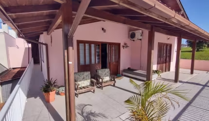 Casa com 4 quartos à venda na Serraria, São José  por R$ 750.000