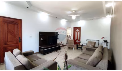 Casa a venda no Jardim Silvania com 3 quartos 2 suítes, 222 m²