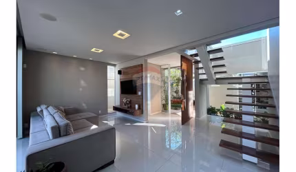 Sobrado com 208,90m² a venda no Residencial do Bosque, Mogi Mirim-SP