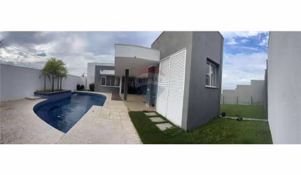 Qualidade de Vida Inigualável: Residência Marcante em Condomínio Exclusivo para a locação.