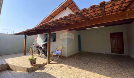 Casa com 3 dormitórios com edícula e área de lazer com piscina 275 m² construção