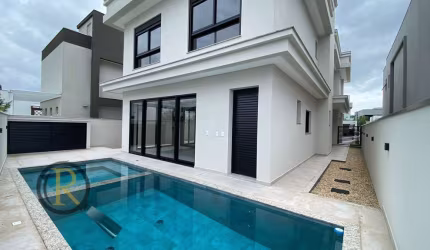 Casa alto padrão com 3 suítes e 2 vagas no Condomínio Caledônia