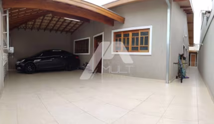 Ótima casa com Piscina á venda no Vila Branca em Jacareí-SP