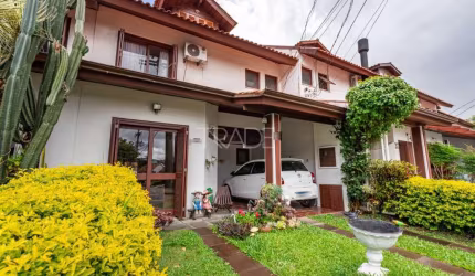 Casa em condomínio fechado com 3 quartos à venda na Avenida Eduardo Prado, 695, Cavalhada, Porto Alegre por R$ 730.000