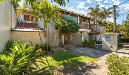 Casa em condomínio fechado com 3 quartos à venda na Avenida Eduardo Prado, 2050, Cavalhada, Porto Alegre por R$ 1.080.000