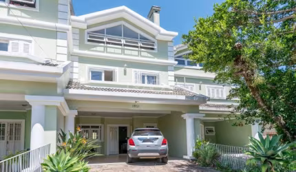 Casa com 3 quartos à venda na Rua Conselheiro Xavier da Costa, 1981, Jardim Isabel, Porto Alegre por R$ 921.000
