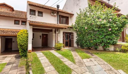 Casa em condomínio fechado com 3 quartos à venda na Avenida Eduardo Prado, 695, Cavalhada, Porto Alegre por R$ 690.000