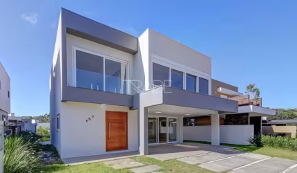 Casa em condomínio fechado com 3 quartos à venda na Estrada das Três Meninas, 2000, Vila Nova, Porto Alegre por R$ 2.290.000