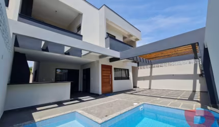 SOBRADO NOVO 03 SUÍTES E PISCINA - EXCELENTE PADRÃO DE ACABAMENTO, LOCALIZADO NO BALN. RAINHA DO MAR