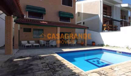 CASA COM 4 QUARTOS NO JD ESPLANADA II