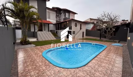 Excelente Casa com 04 dorms, 04 banheiros e 02 vagas de garagens no bairro Jardim Atlântico