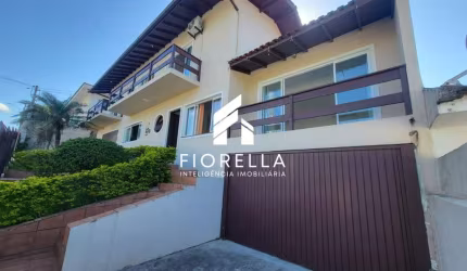 Casa à venda com 03 dormitórios, sendo um suíte, Jardim Atlântico - Florianópolis/SC.