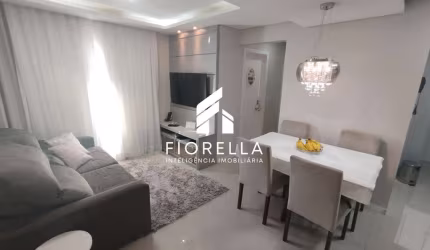 Apartamento com 2 dormitórios no bairro Serraria, em São José/SC