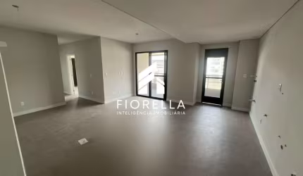 Apartamento de 02 dormitórios, sendo 01 suíte, no bairro Floresta em São José