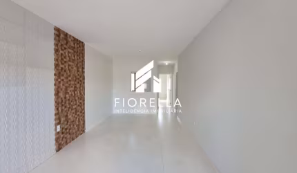 Casa geminada à venda, reformada, com 02 dormitórios e 02 vagas, em Forquilhas, Sâo José/SC.