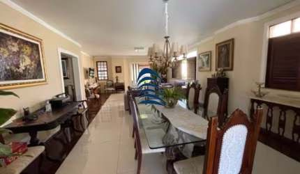 Casa extremamente bem cuidada!!  Passou por reforma e está em perfeito estado com tudo funcionando.