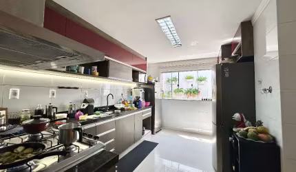 Excelente Sobrado Condomínio Village Macedo