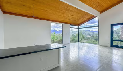 Casa com 3 dormitórios à venda, 150 m² por R$ 850.000,00 - Prata - Teresópolis/RJ