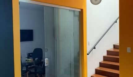 Casa à venda na Chácara Santo Antônio com 253m²  1 suíte 3 dormitórios 5 banheiros 3vagas