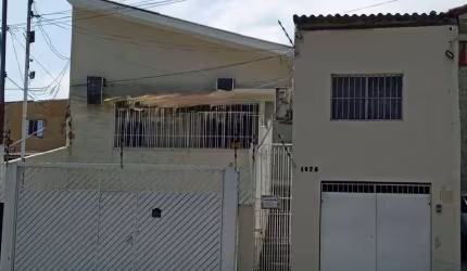 Casa com 4 dormitórios - sendo 1 suíte - Localizado Próximo ao Metrô Campo Limpo