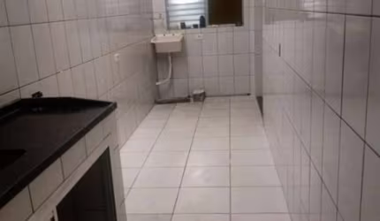 casa com 1 quarto 1 banheiro com 2 vagas de garagem