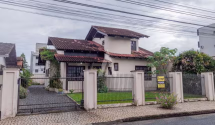 Casa com 3 quartos à venda na Rua São Borja, --, Boa Vista, Joinville por R$ 1.200.000