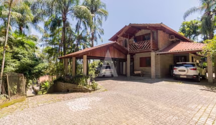Casa com 3 quartos à venda na Rua Willy Tilp, --, Nova Brasília, Joinville por R$ 1.600.000