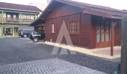 Casa com 6 quartos à venda na Rua São Miguel, --, Boa Vista, Joinville por R$ 848.000