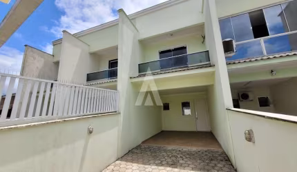 Casa com 2 quartos à venda na Rua Porto Rico, --, Floresta, Joinville por R$ 320.000