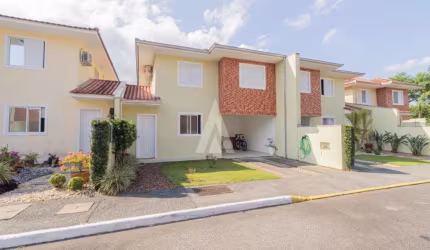 Casa em condomínio fechado com 3 quartos à venda na Rua Itajubá, --, Bom Retiro, Joinville por R$ 745.000