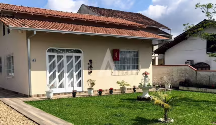 Casa com 2 quartos à venda na Rua Paulo Bernardino Braz, --, Guanabara, Joinville por R$ 495.000