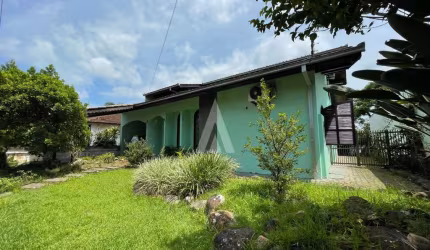 Casa em condomínio fechado com 5 quartos à venda na Rua Xanxerê, --, Saguaçu, Joinville por R$ 1.150.000