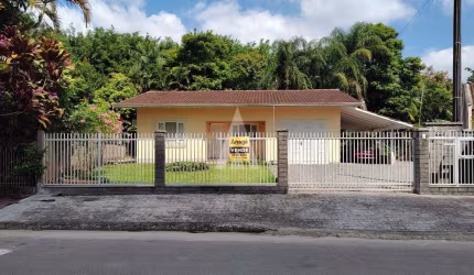 Casa com 2 quartos à venda na Rua Hugo Polzin, --, Santo Antônio, Joinville por R$ 660.000