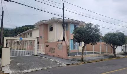 Casa em condomínio fechado com 3 quartos à venda na Rua Vereador Guilherme Zuege, --, Pirabeiraba, Joinville por R$ 1.100.000