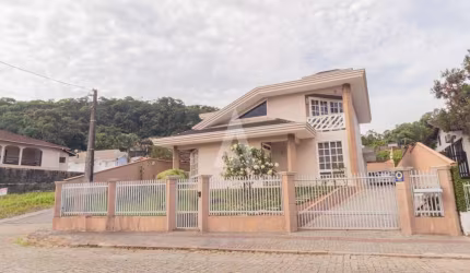 Casa com 3 quartos à venda na Rua Lindóia, --, Glória, Joinville por R$ 1.300.000