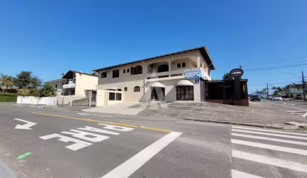 Casa com 4 quartos à venda na Antônio Ramos Alvin, --, Floresta, Joinville por R$ 1.350.000
