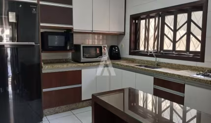 Casa com 3 quartos à venda na Rua Itajubá, --, Bom Retiro, Joinville por R$ 880.000