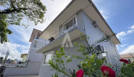 Casa com 3 quartos à venda na Rua Prefeito Helmuth Fallgatter, --, Boa Vista, Joinville por R$ 1.000.000