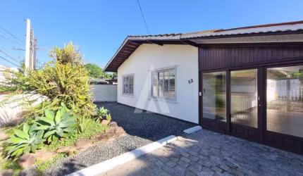 Casa com 3 quartos à venda na Rua Capinzal, --, América, Joinville por R$ 690.000