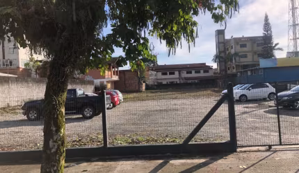 Terreno à venda na Rua Tijucas, --, América, Joinville por R$ 5.000.000