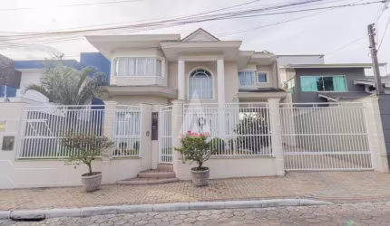 Casa em condomínio fechado com 3 quartos à venda na Rua Alfredo Trauer, --, Glória, Joinville, 354 m2 por R$ 2.200.000