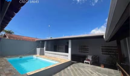 CASA NA PRAIA COM PISCINA E CHURRASQUEIRA COM FORNO E FOGÃO A LENHA