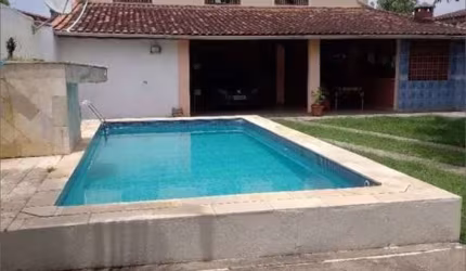 SOBRADO ESPAÇOSO COM  PISCINA A 600M DO MAR! 3 QUARTOS + EDICULA - ITANHAEM