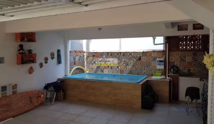 Triplex  Condomínio com 3 dorms,  Cascatinha, SV