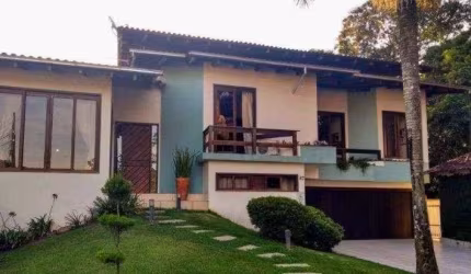 Casa maravilhosa com piscina e espaçosa