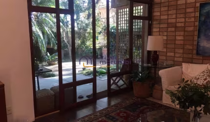 linda casa em rua fechada na Cidade Jardim