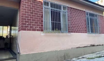Open House vende casa na Engenhoca de vila, murada, otima localização, terreno plano, financia !!
