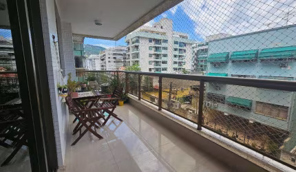 Apartamento vista mar, com 4 quartos no Torino em Charitas!