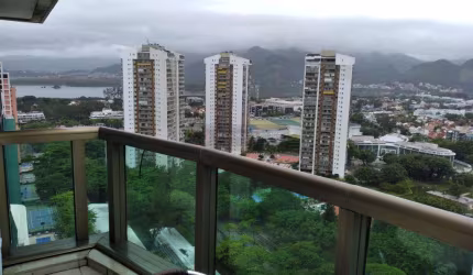 Open house vende - Flat mobiliado na Barra da Tijuca. Sol da manhã. Vista livre!